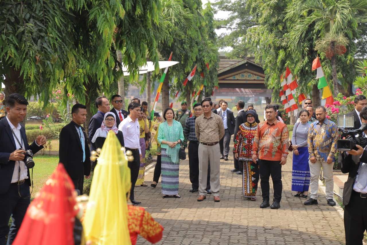 Wakil Presiden Mynmar Kunjungi Anjungan Aceh di TMII