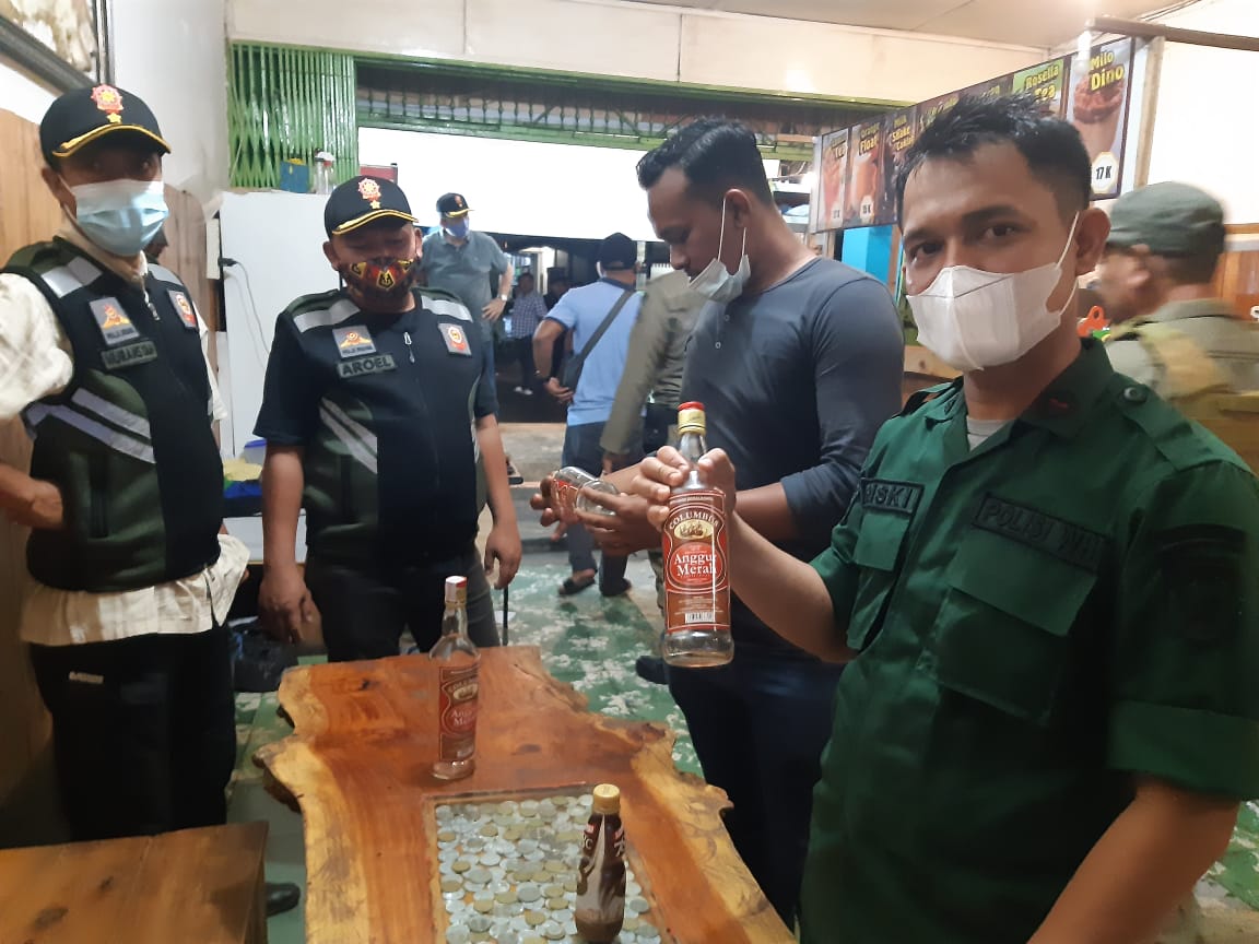 Enam Orang Diamankan Saat Pesta Miras di Banda Aceh
