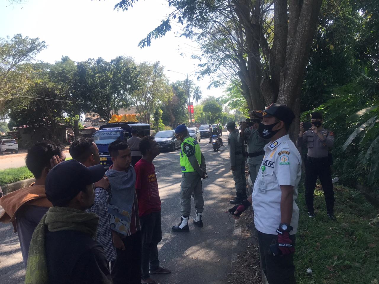 Tekan Penyebaran Covid-19, Polisi Razia Prokes di Perbatasan Banda Aceh - Aceh Besar