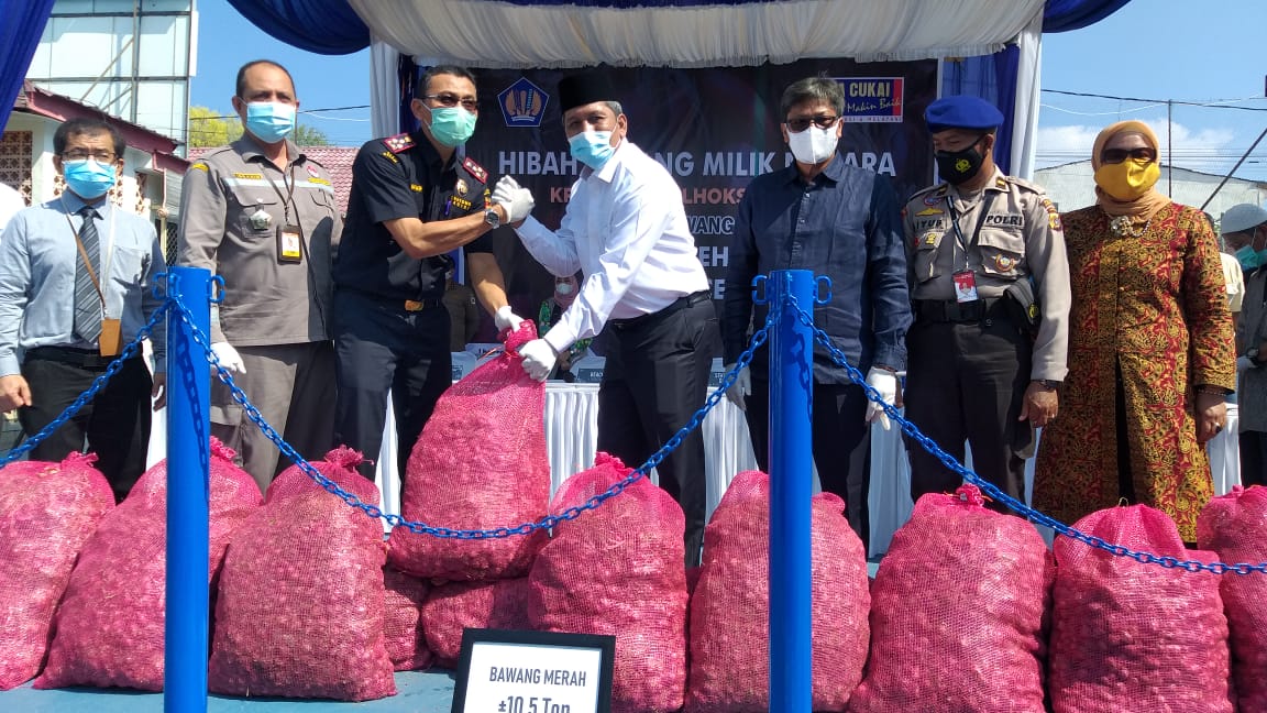 Bea Cukai Lhokseumawe Hibah 17 Ton Bawang Sitaan ke Panti