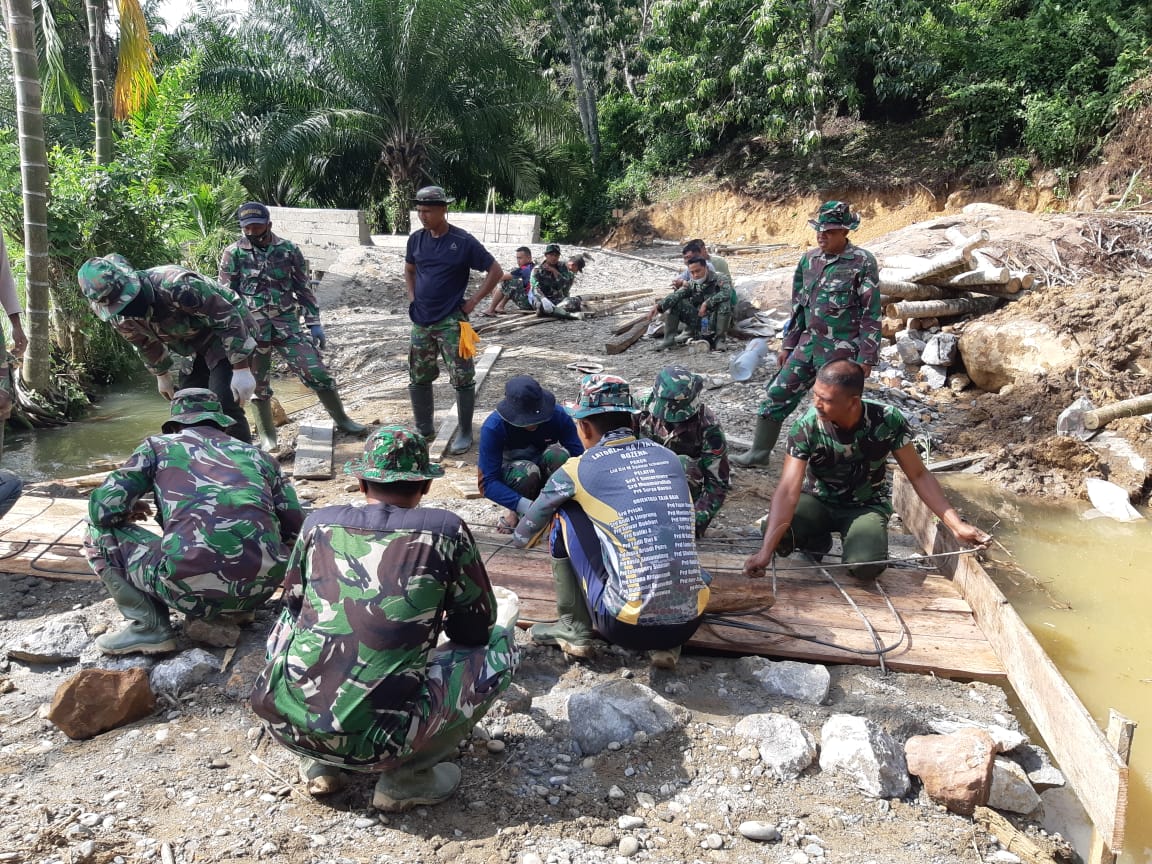 Tak Kenal Lelah, Satgas TMMD Kodim Aceh Selatan Kejar Target Pengerjaan Sasaran Fisik
