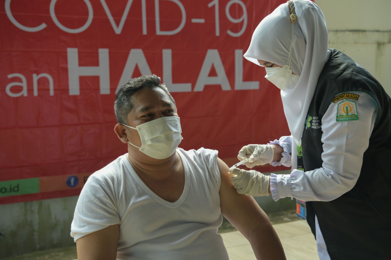 Pegawai Pemerintah Aceh Antusias Ikut Vaksinasi Covid-19