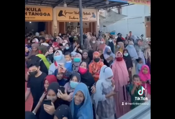 Kerumunan Saat Selebgram Ini Tiba di Lhokseumawe Langgar PPKM, Satgas Covid; Kami Tidak Tau
